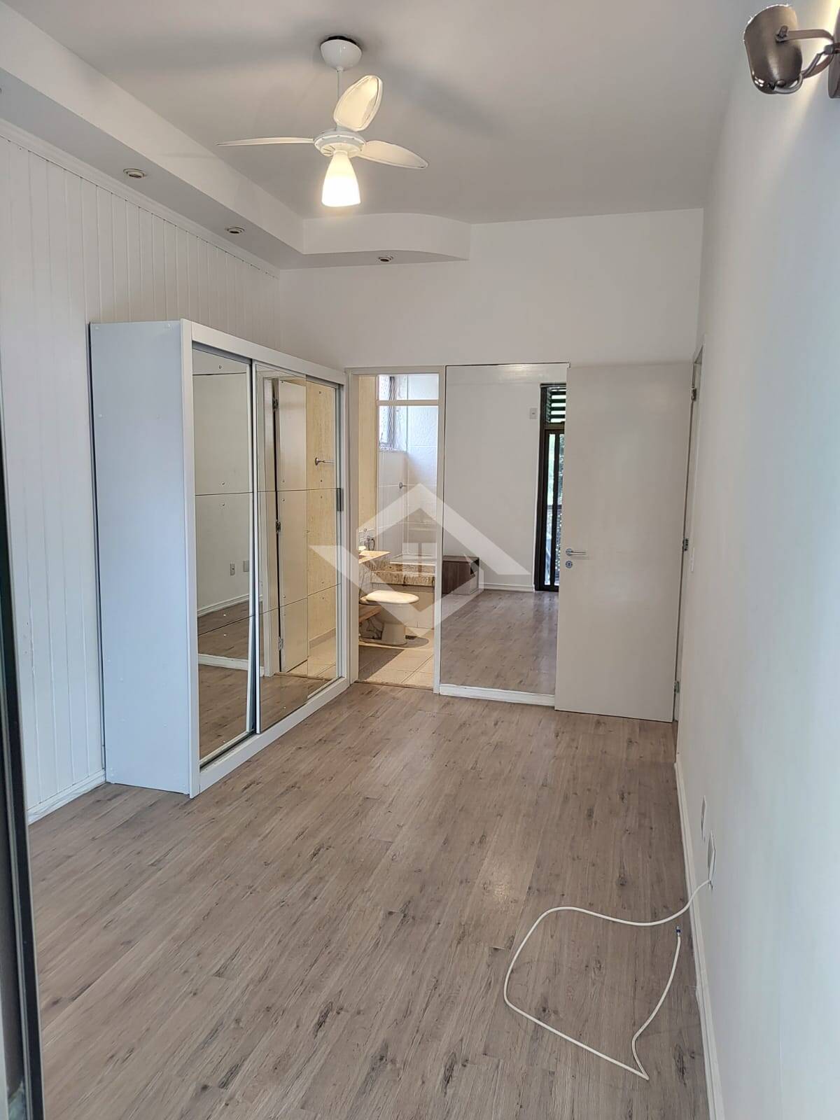 Apartamento à venda com 3 quartos, 90m² - Foto 4