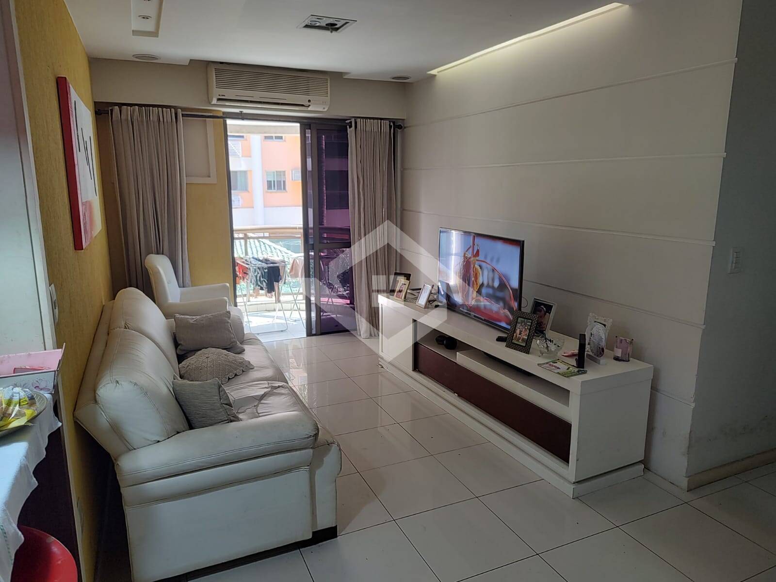 Apartamento à venda com 2 quartos, 76m² - Foto 4