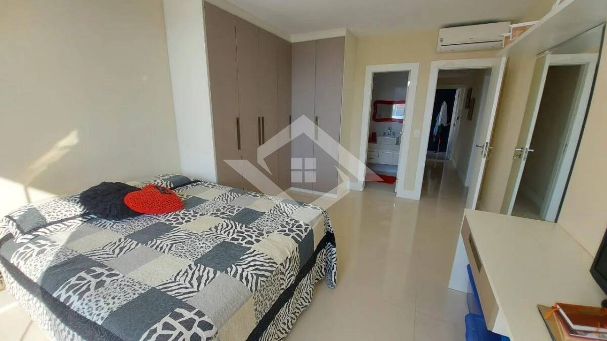 Casa à venda com 4 quartos, 430m² - Foto 3