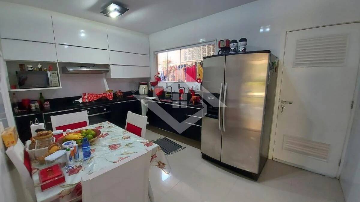 Casa à venda com 4 quartos, 430m² - Foto 2