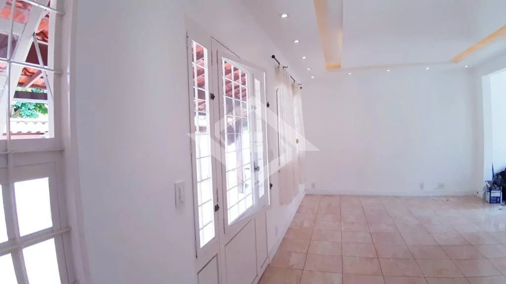 Casa à venda com 3 quartos, 270m² - Foto 15