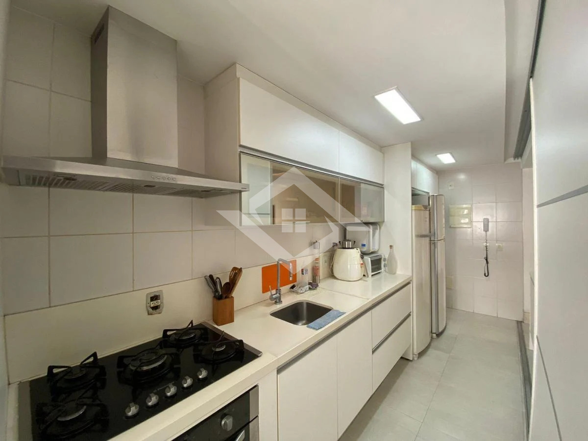 Apartamento à venda com 3 quartos, 115m² - Foto 2