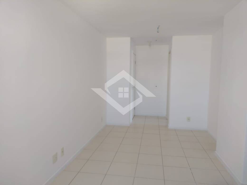 Apartamento à venda com 3 quartos, 74m² - Foto 2