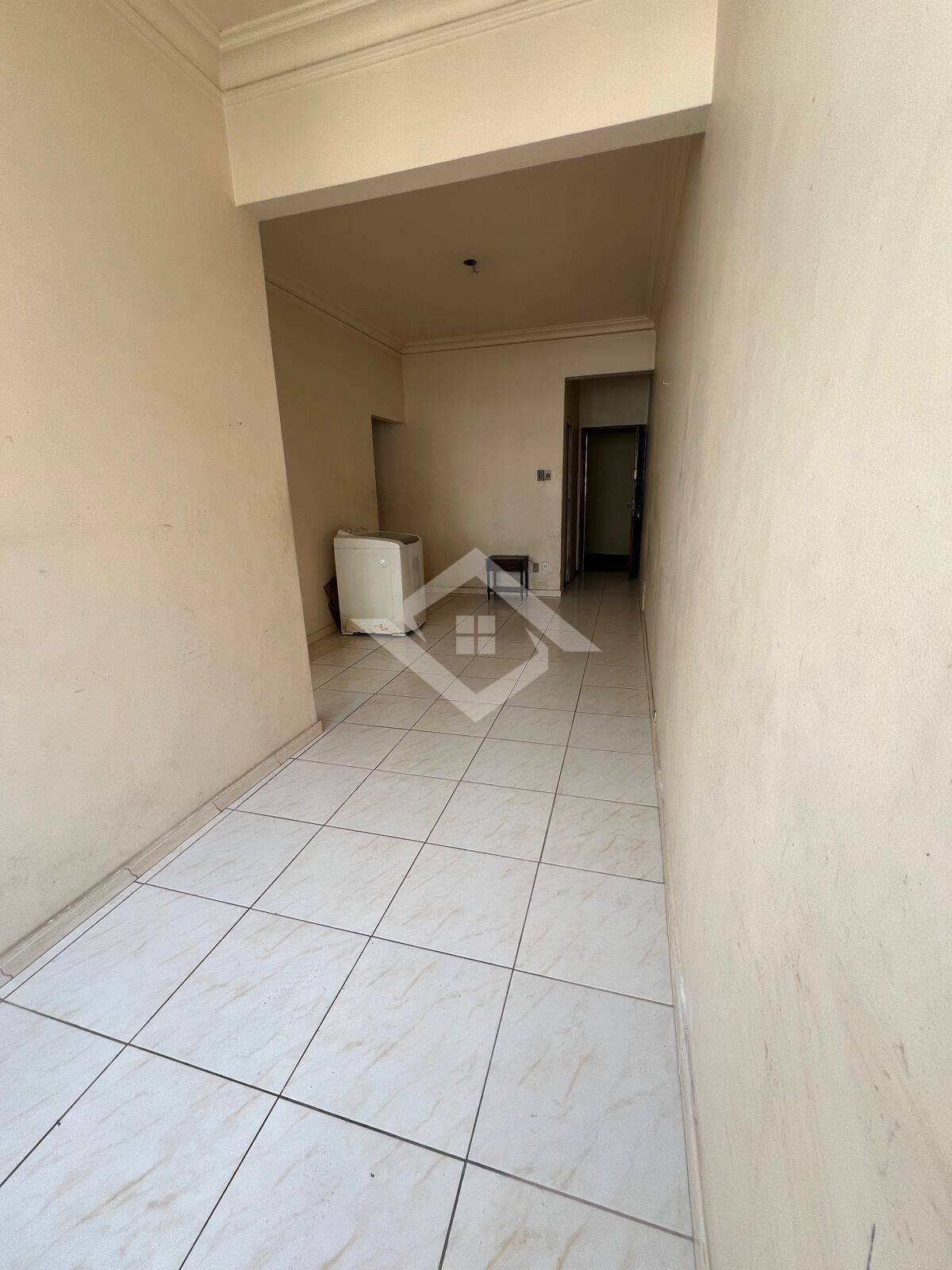 Apartamento à venda com 2 quartos, 70m² - Foto 2