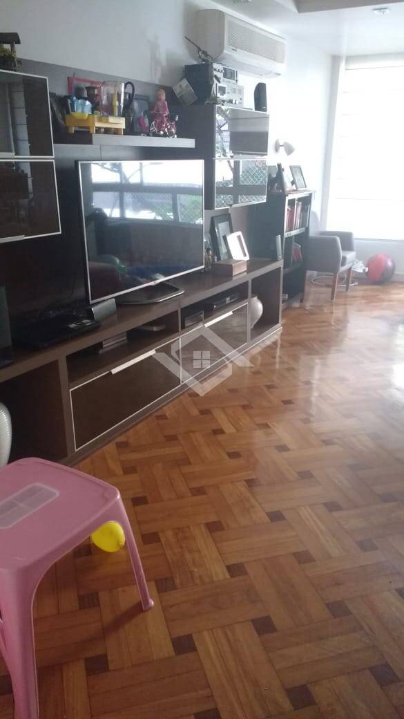 Apartamento à venda com 3 quartos, 160m² - Foto 1