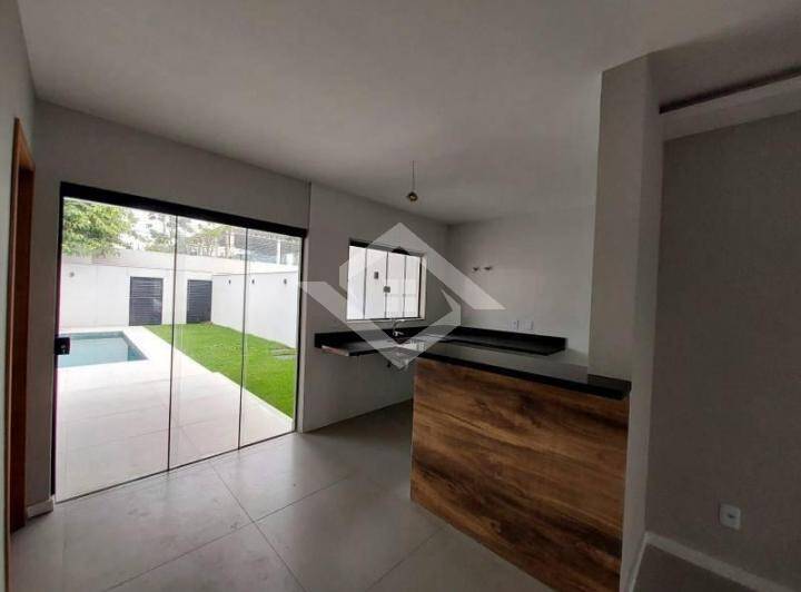 Casa à venda com 3 quartos, 170m² - Foto 1