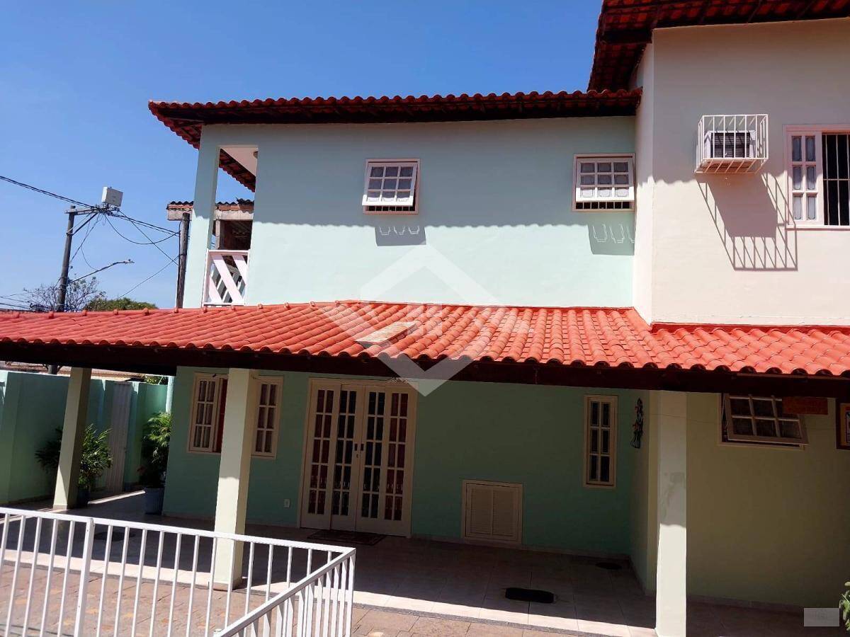 Casa à venda com 3 quartos, 140m² - Foto 1