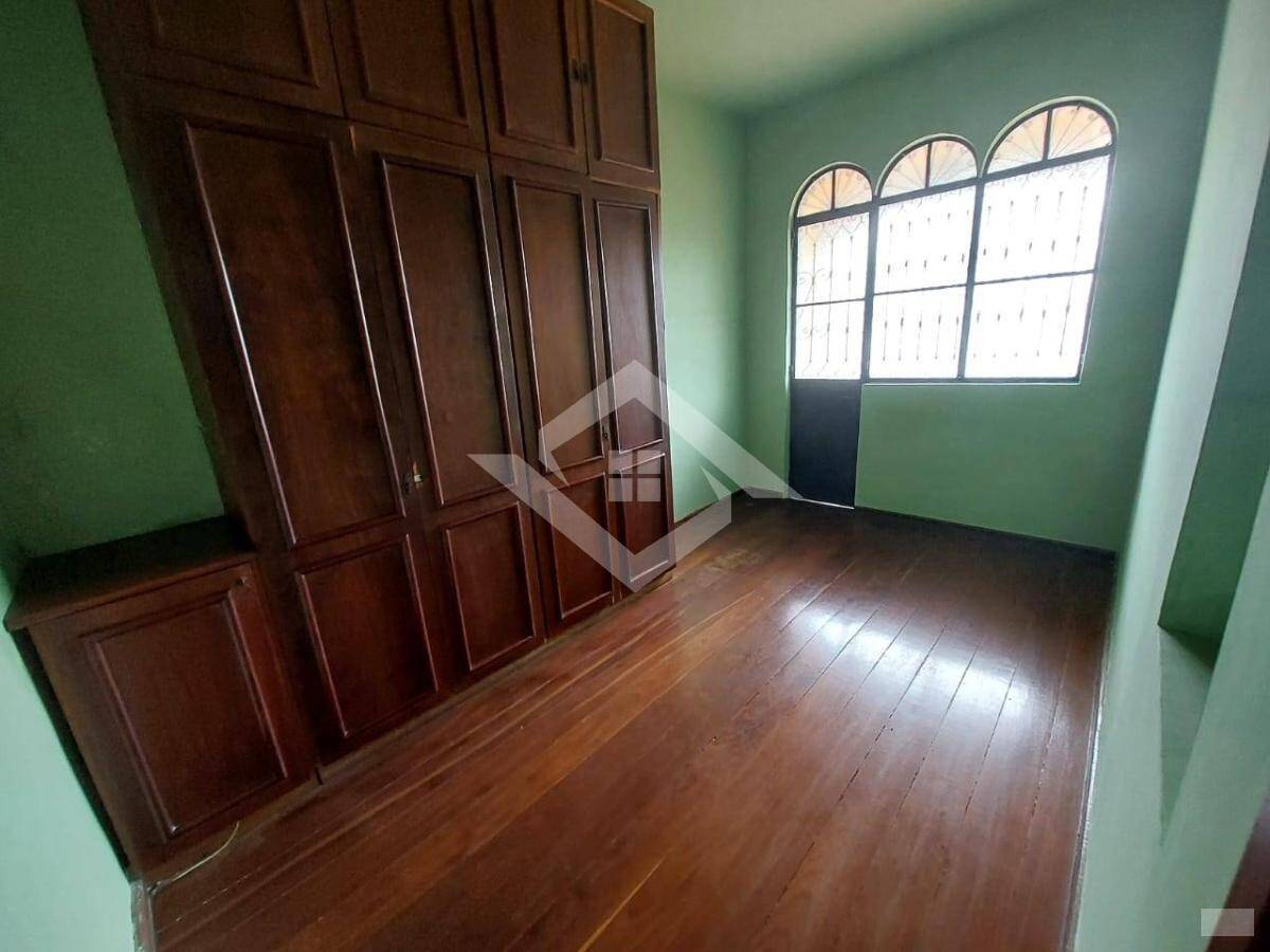 Casa à venda com 3 quartos, 280m² - Foto 14