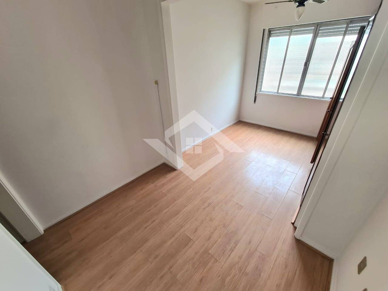 Apartamento à venda com 1 quarto, 33m² - Foto 2