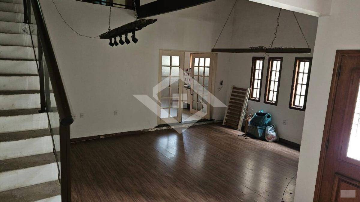 Casa à venda com 3 quartos, 150m² - Foto 1