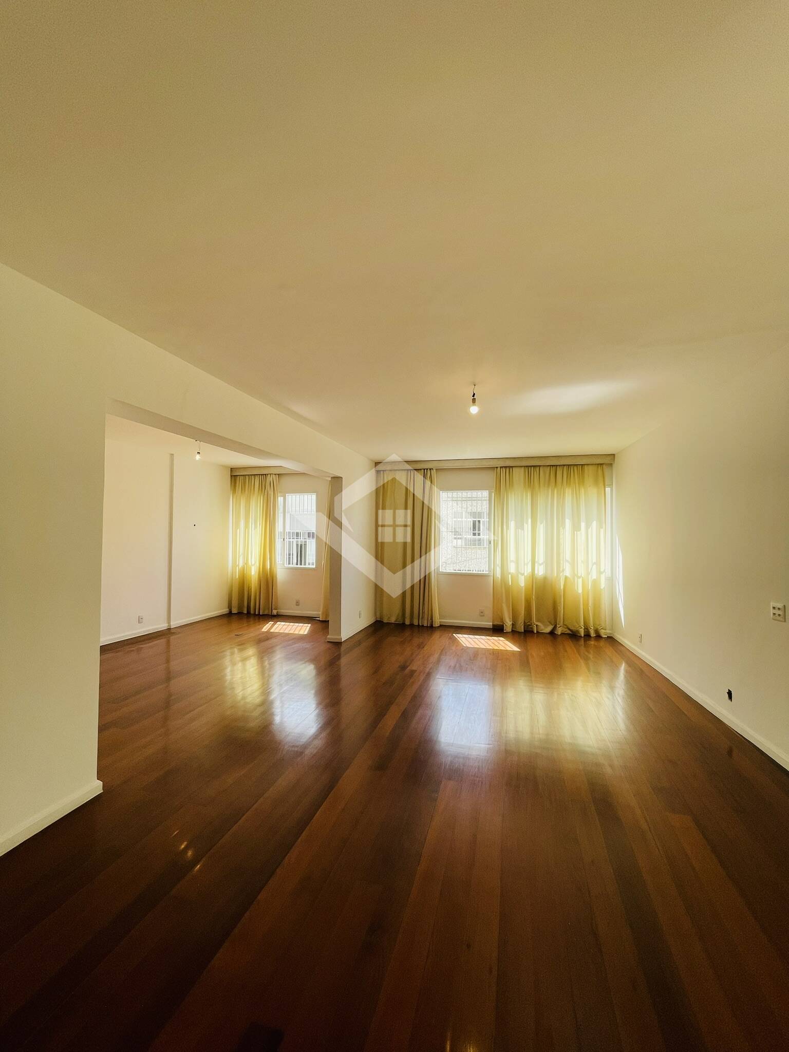 Cobertura à venda com 5 quartos, 250m² - Foto 2