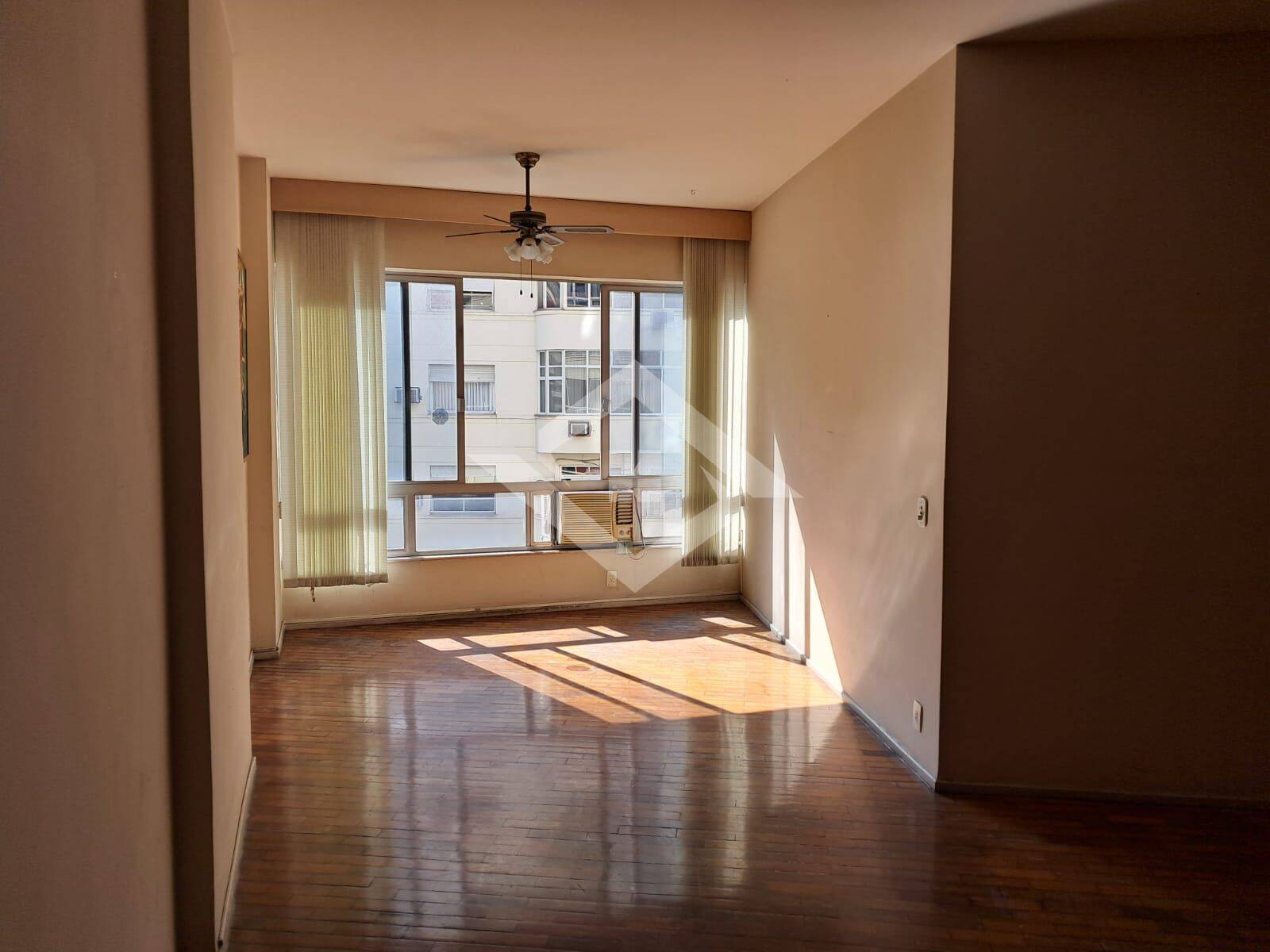 Apartamento à venda com 3 quartos, 130m² - Foto 1