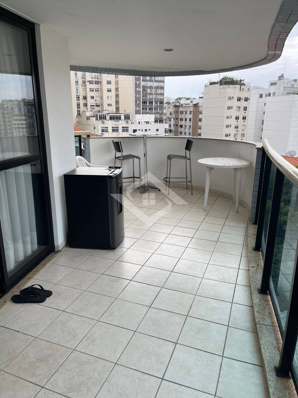 Apartamento à venda com 1 quarto, 66m² - Foto 2