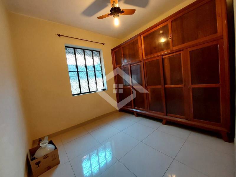 Casa à venda com 5 quartos, 256m² - Foto 2