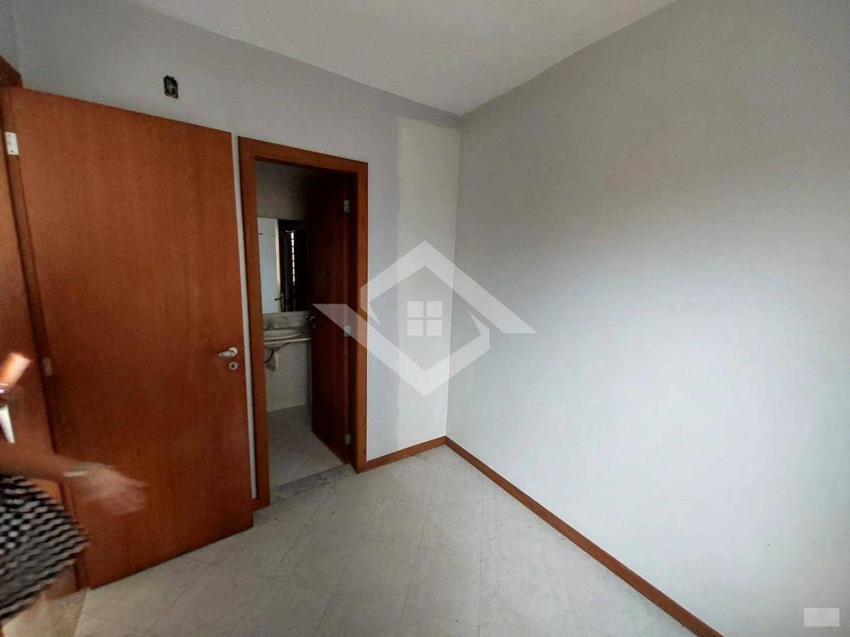 Casa à venda com 5 quartos, 200m² - Foto 5