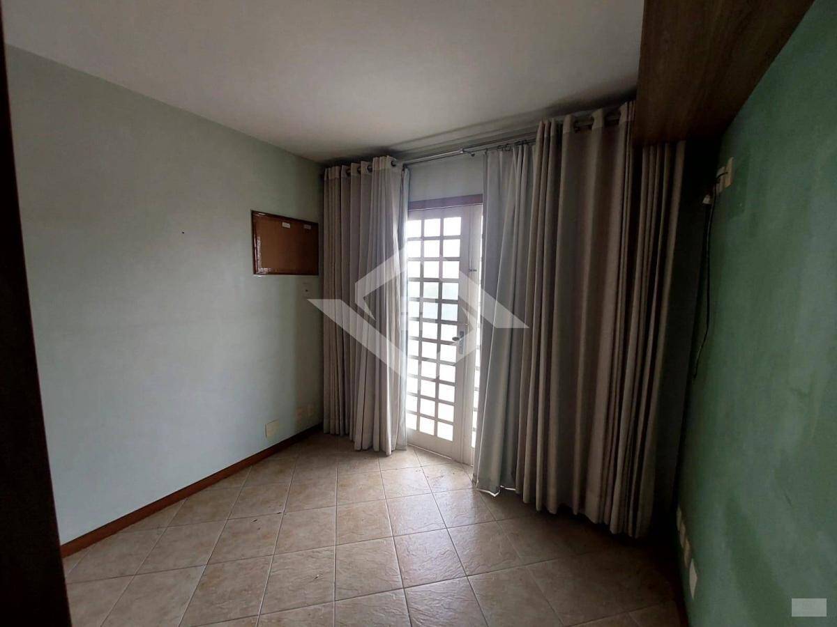 Casa à venda com 5 quartos, 200m² - Foto 7