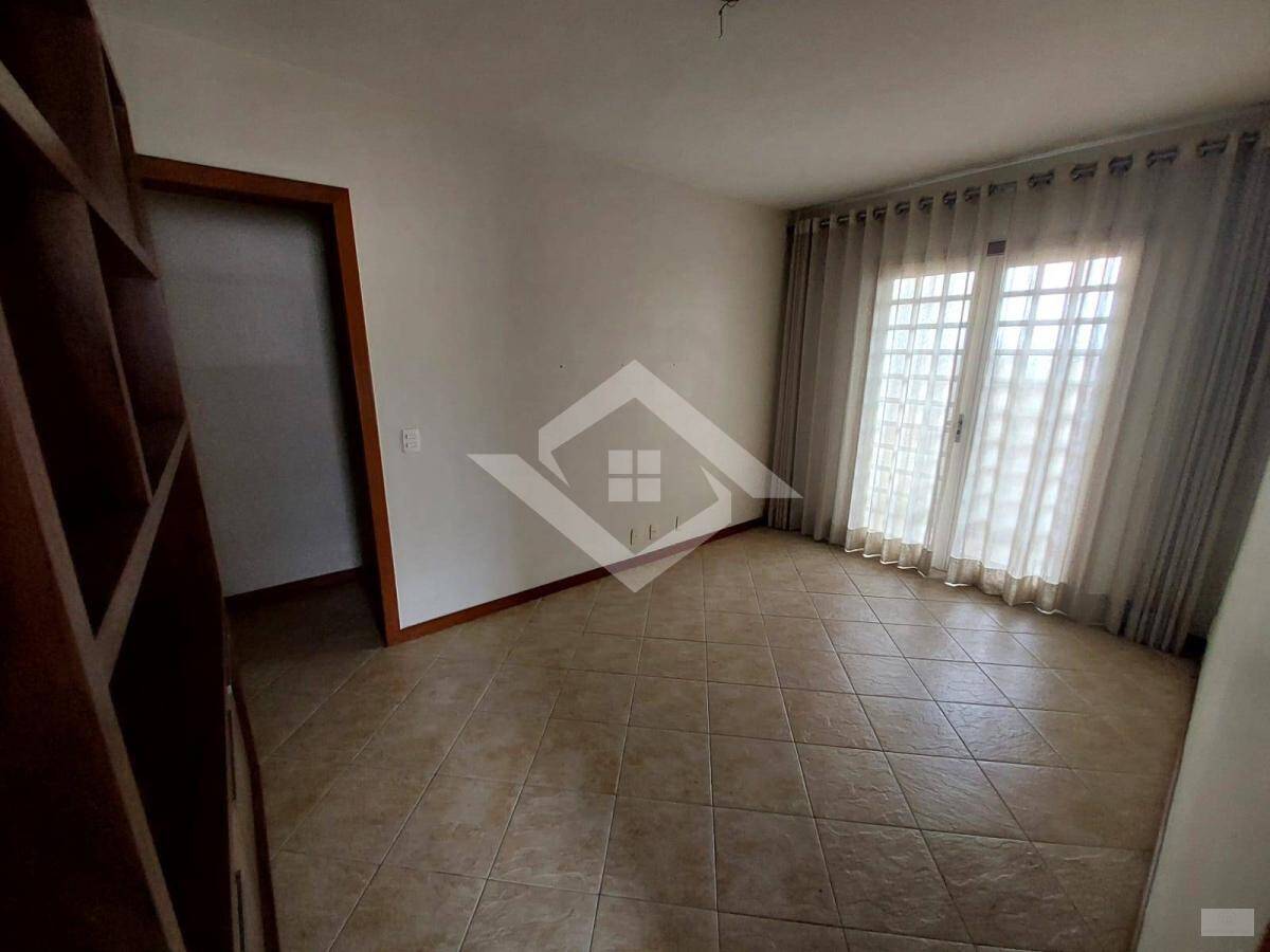 Casa à venda com 5 quartos, 200m² - Foto 12