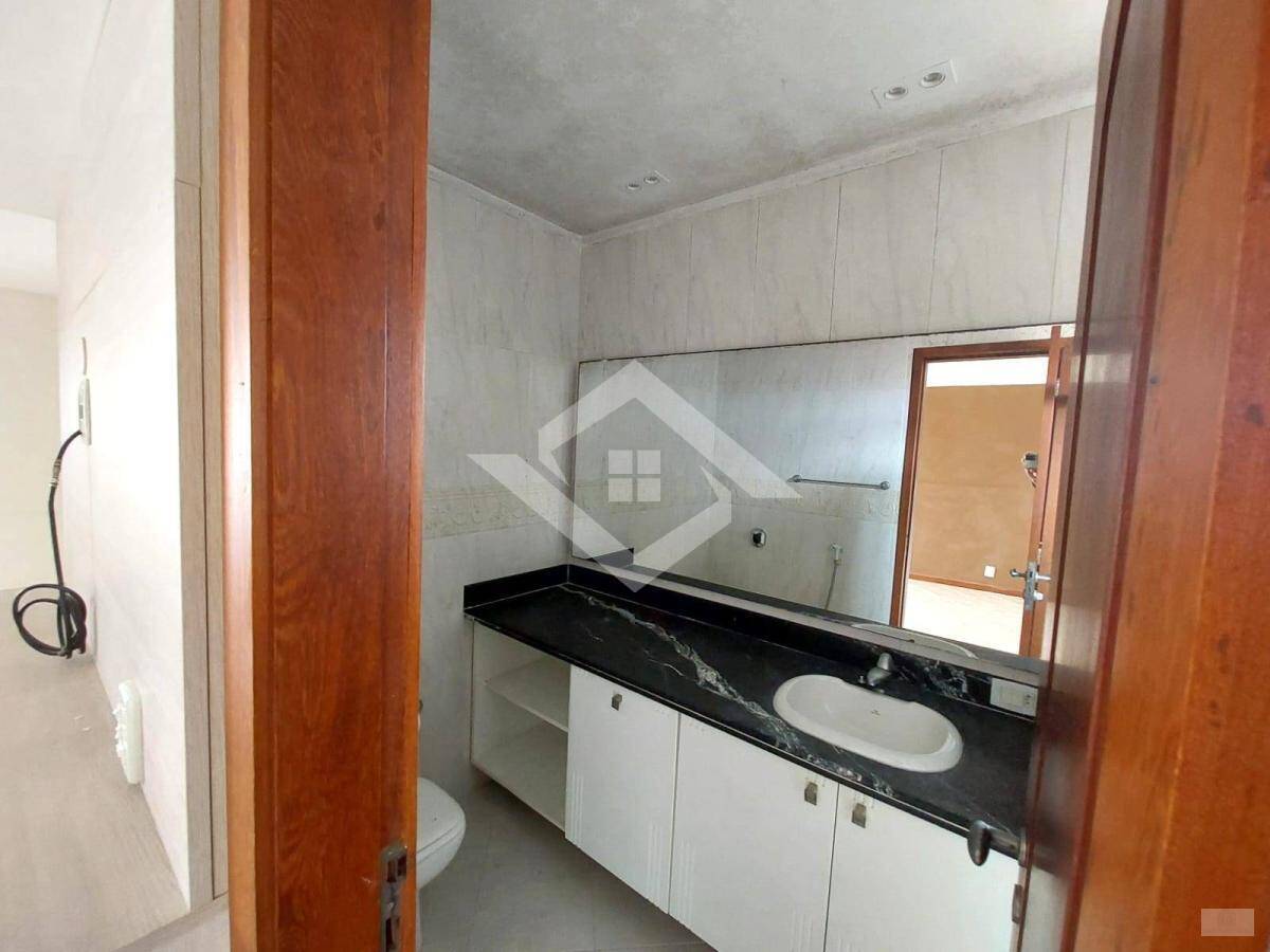 Casa à venda com 5 quartos, 200m² - Foto 11