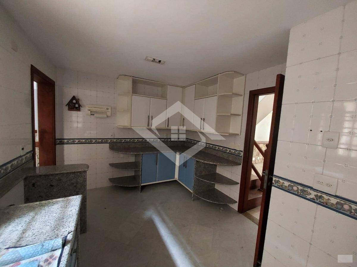 Casa à venda com 5 quartos, 200m² - Foto 15