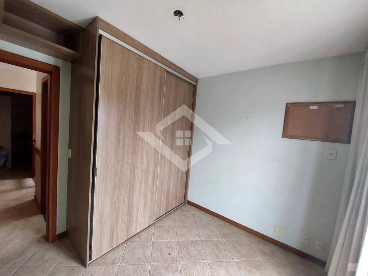 Casa à venda com 5 quartos, 200m² - Foto 17