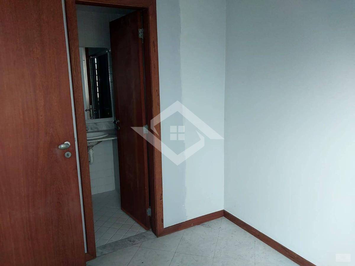 Casa à venda com 5 quartos, 200m² - Foto 18