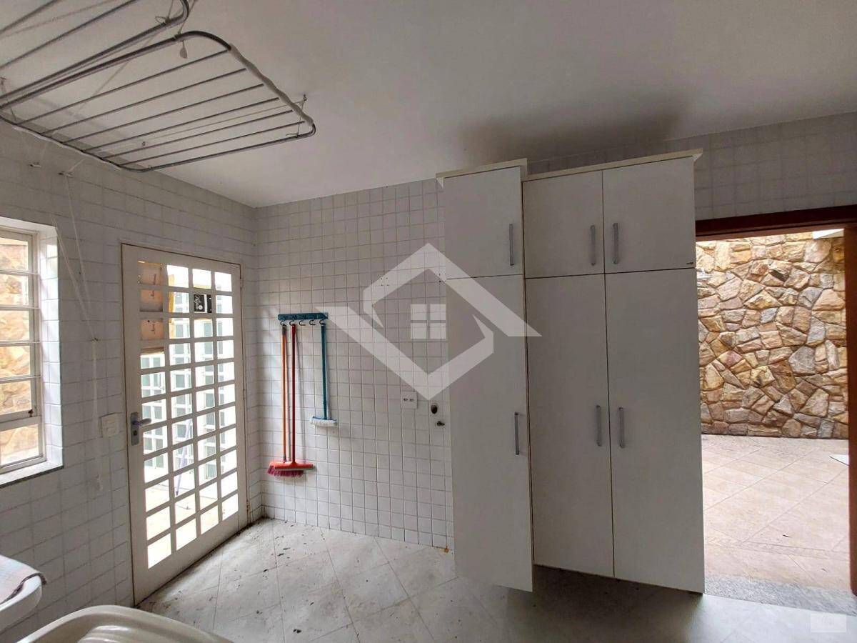 Casa à venda com 5 quartos, 200m² - Foto 21