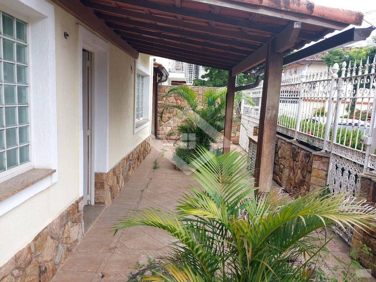 Casa à venda com 5 quartos, 200m² - Foto 1