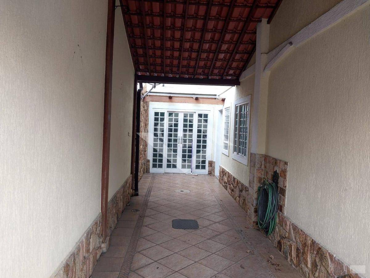 Casa à venda com 5 quartos, 200m² - Foto 25