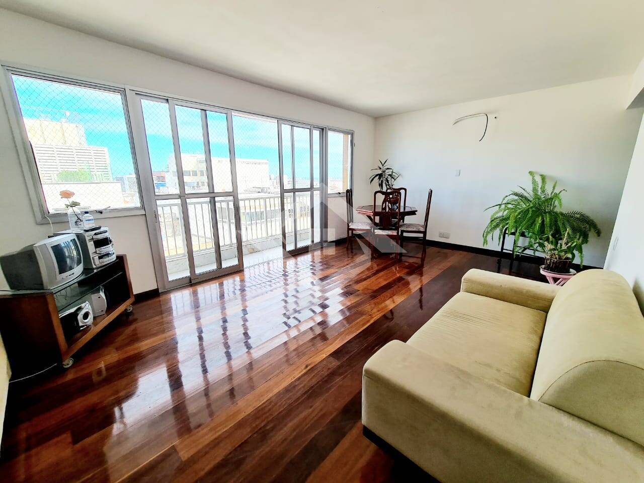 Apartamento à venda com 5 quartos, 286m² - Foto 2