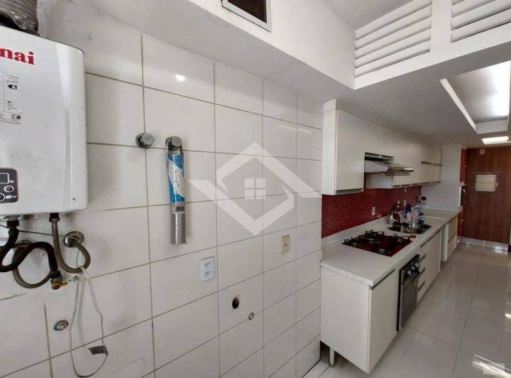 Apartamento à venda com 3 quartos, 225m² - Foto 13