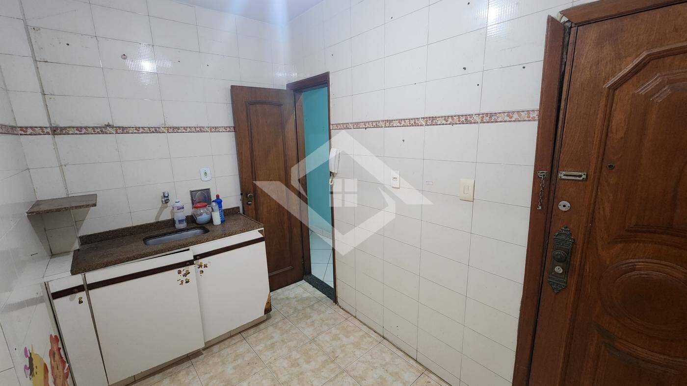 Apartamento à venda com 2 quartos, 75m² - Foto 2