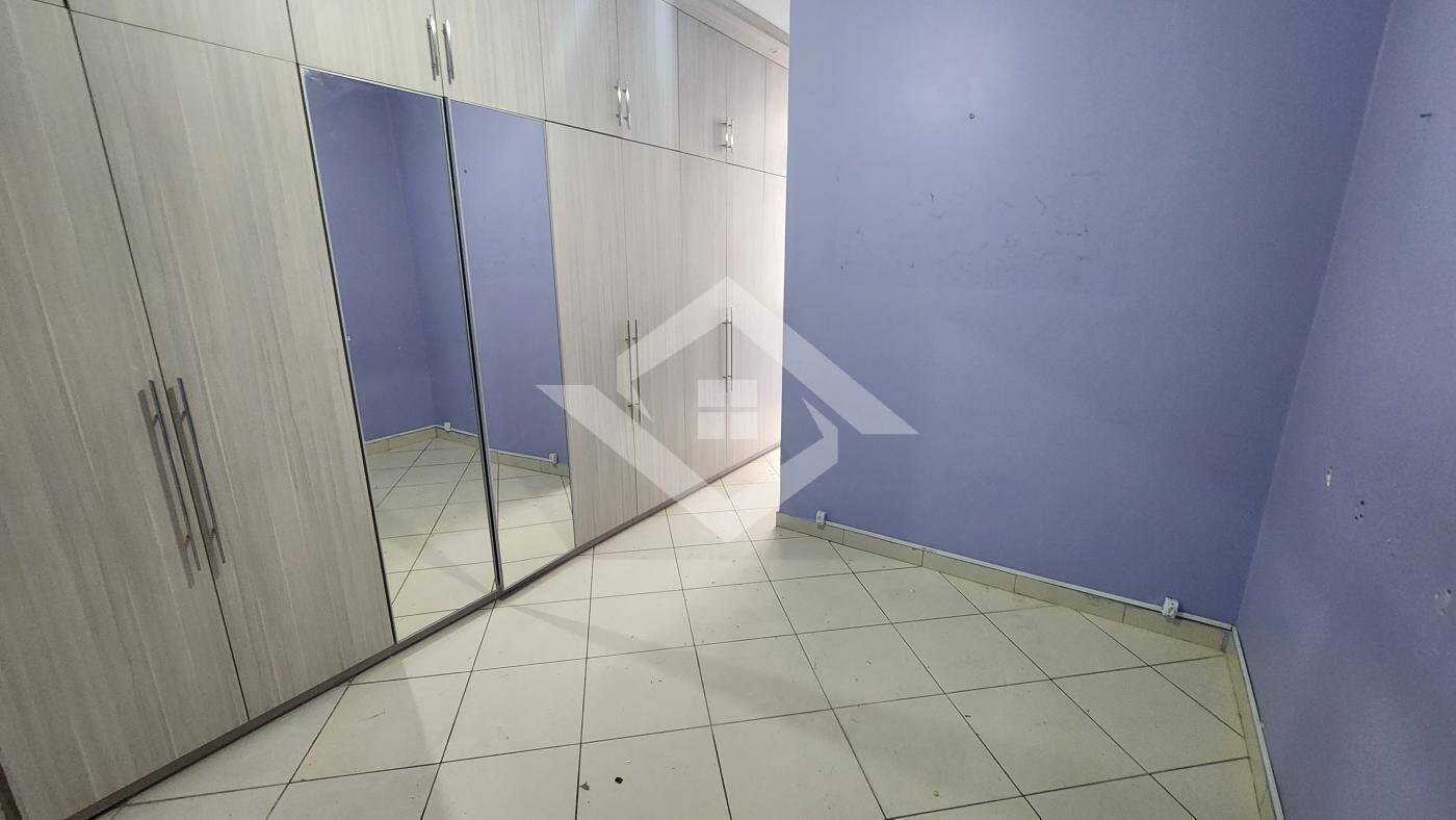 Apartamento à venda com 2 quartos, 75m² - Foto 4