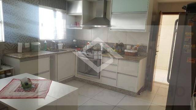 Casa à venda com 3 quartos, 238m² - Foto 7