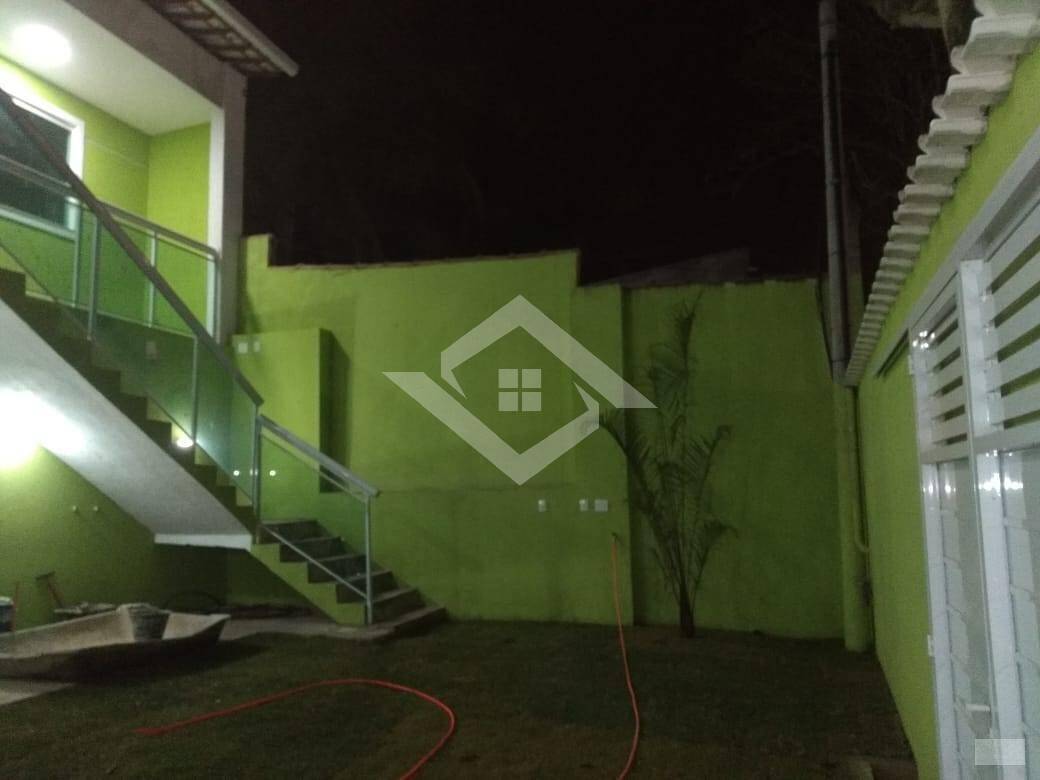 Casa à venda com 2 quartos, 100m² - Foto 2