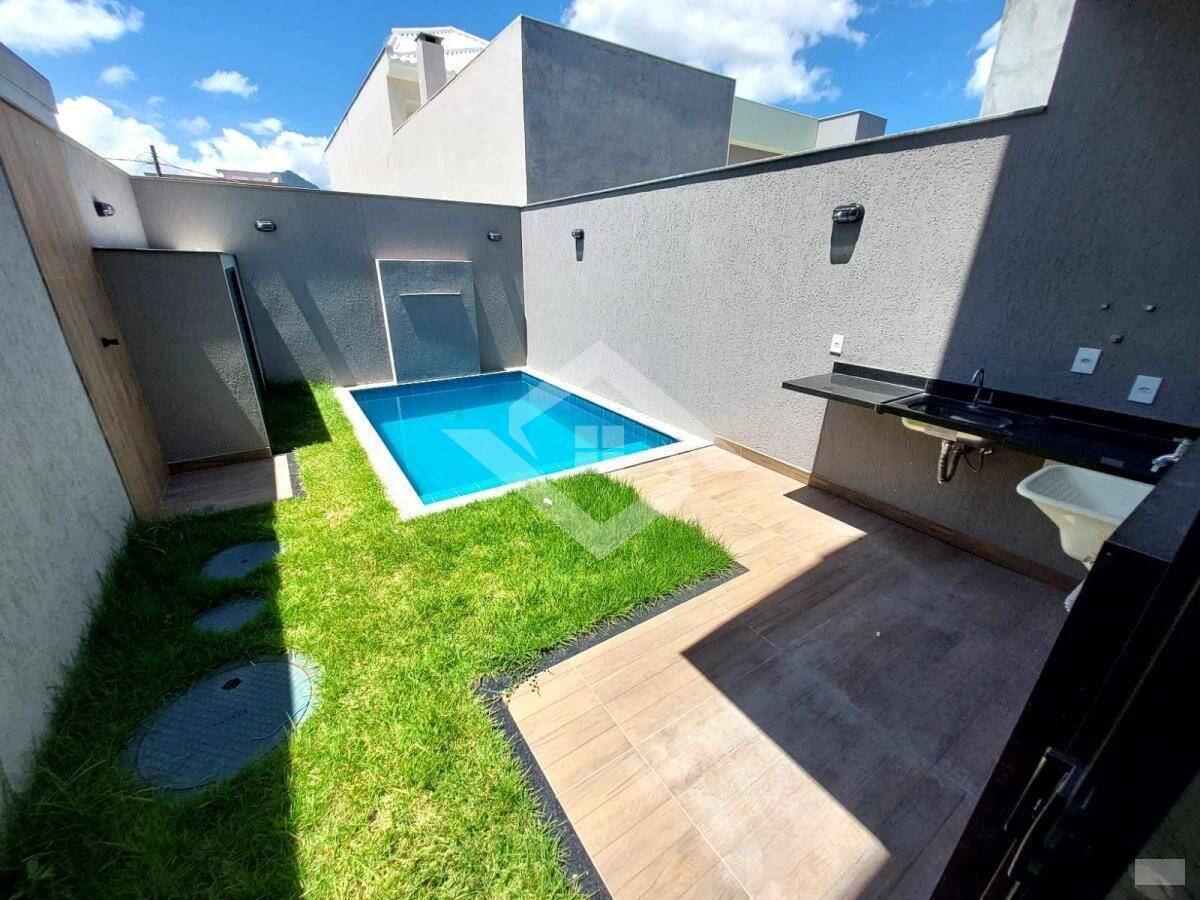 Casa à venda com 2 quartos, 120m² - Foto 1