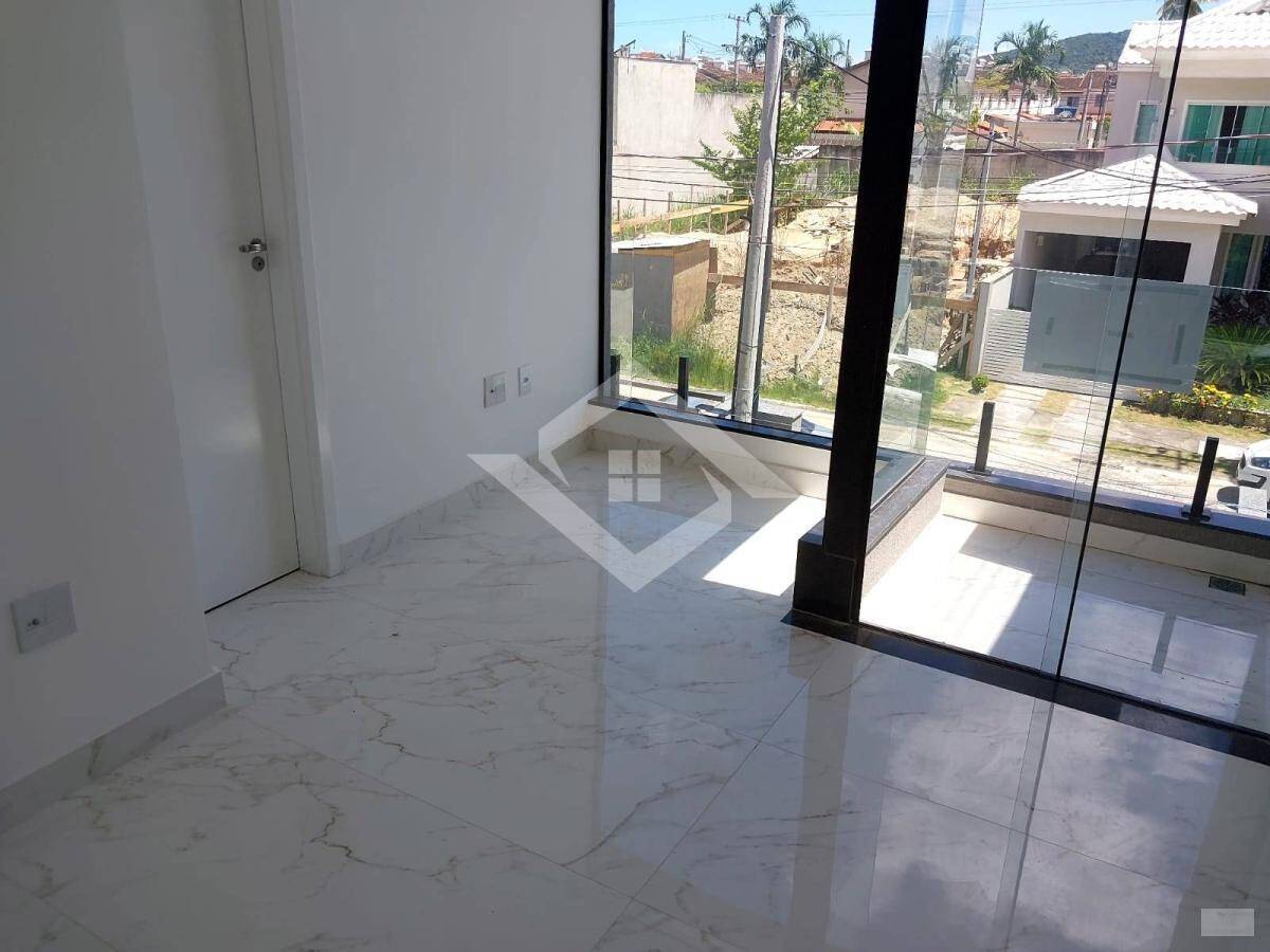 Casa à venda com 2 quartos, 120m² - Foto 9