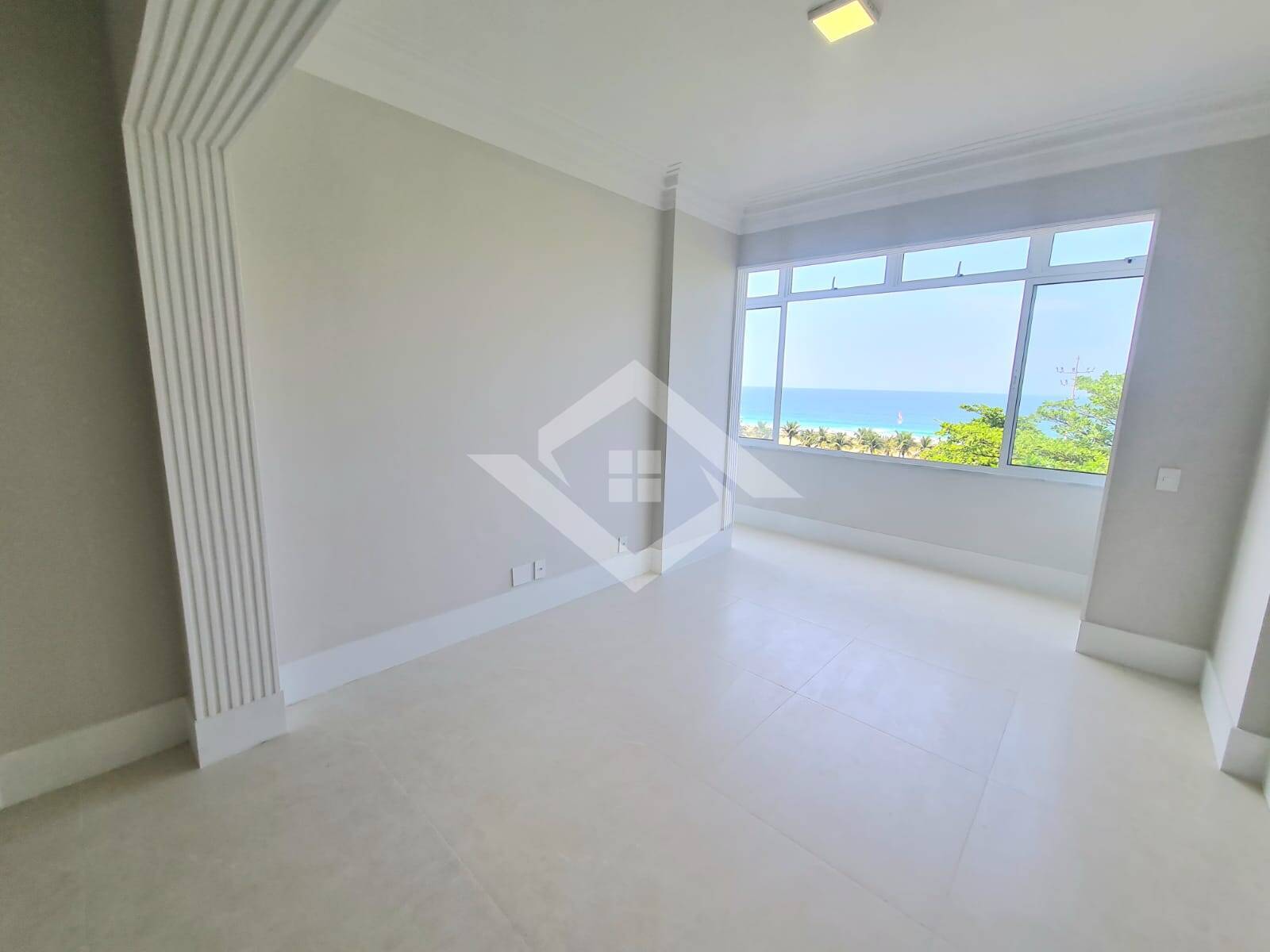 Apartamento à venda com 2 quartos, 82m² - Foto 2