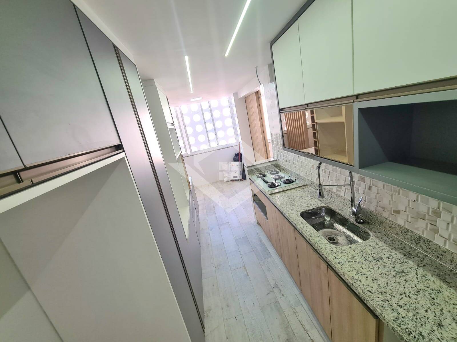 Apartamento à venda com 3 quartos, 180m² - Foto 5