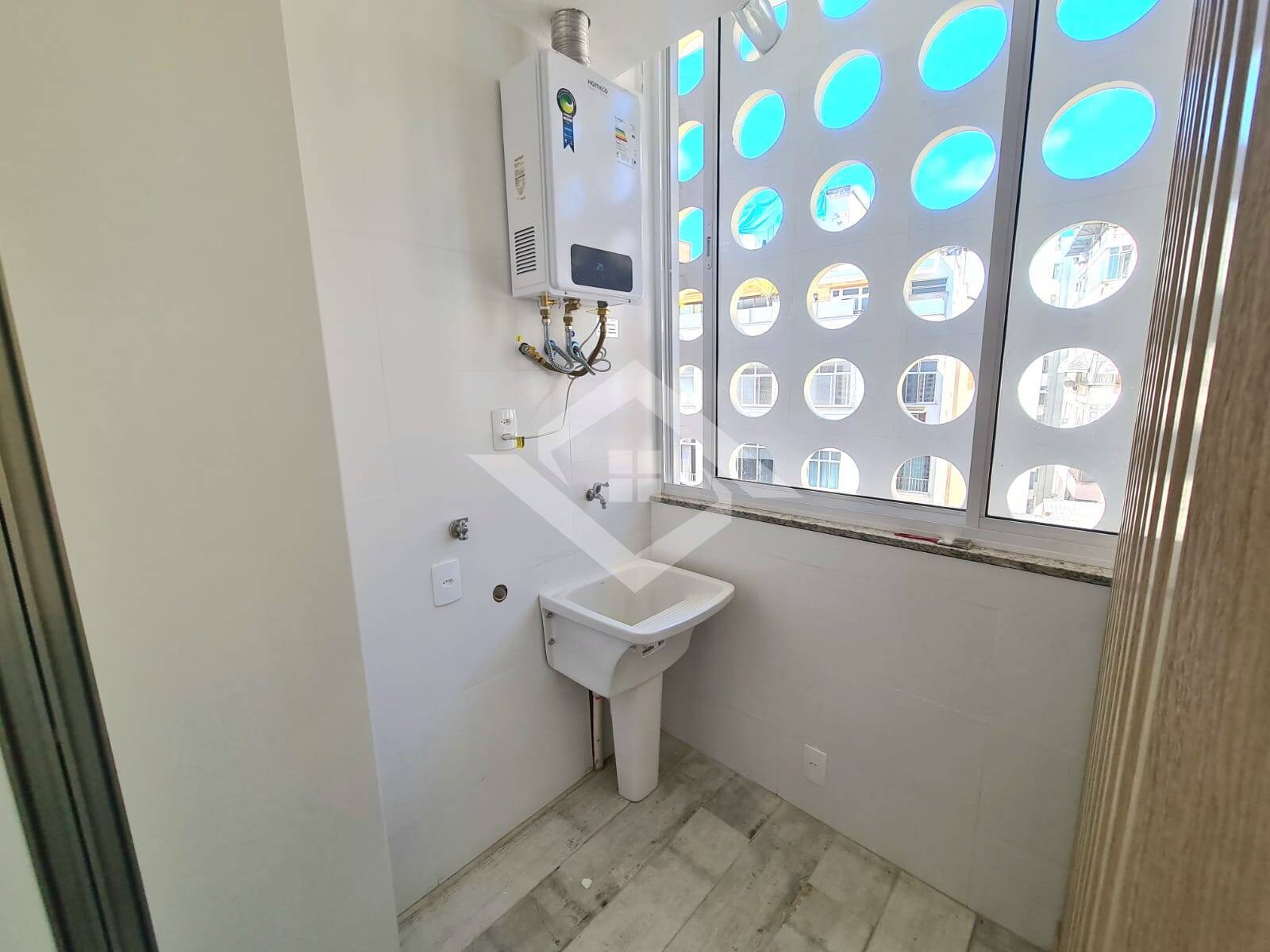 Apartamento à venda com 3 quartos, 180m² - Foto 3