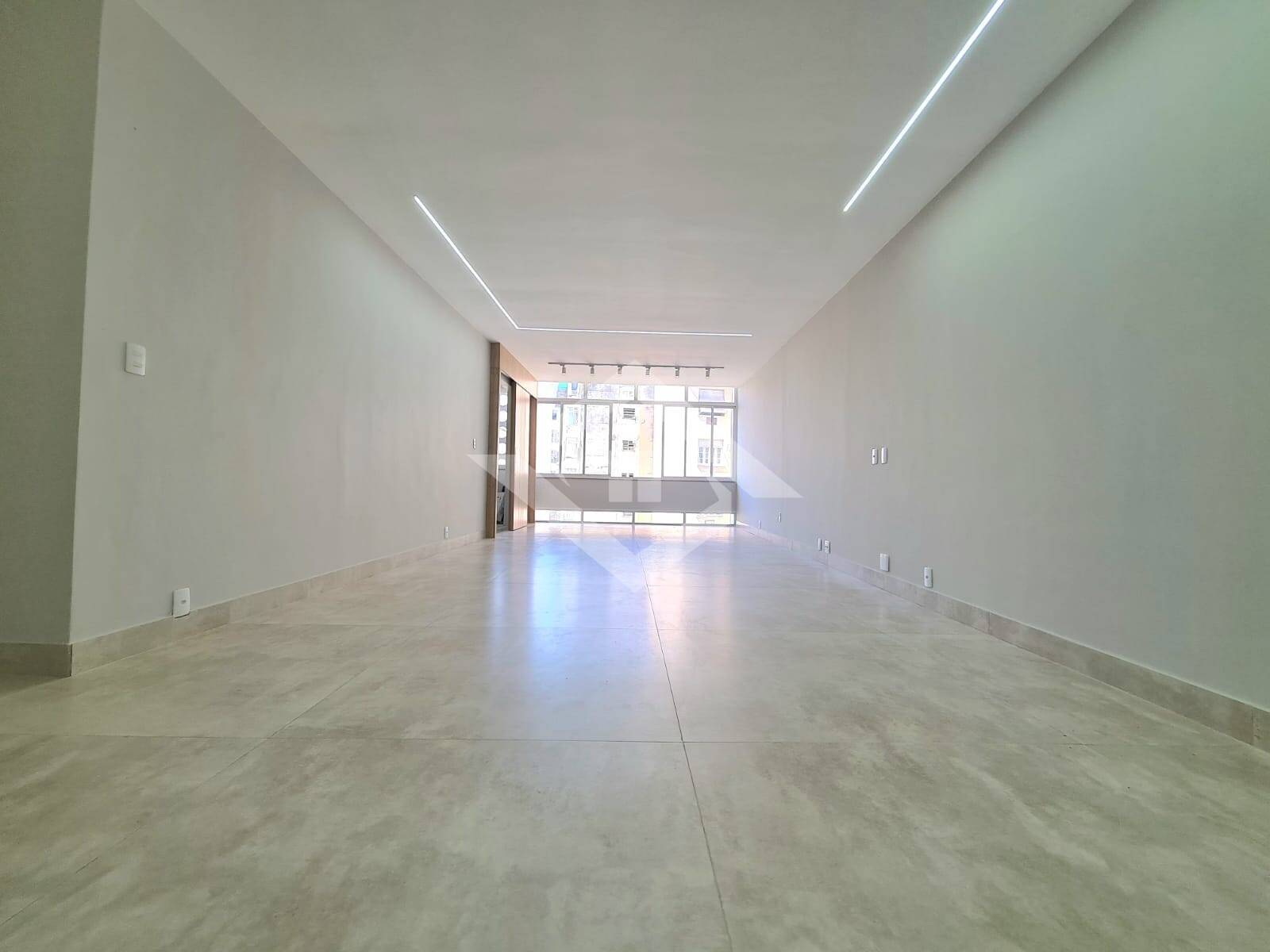 Apartamento à venda com 3 quartos, 180m² - Foto 1