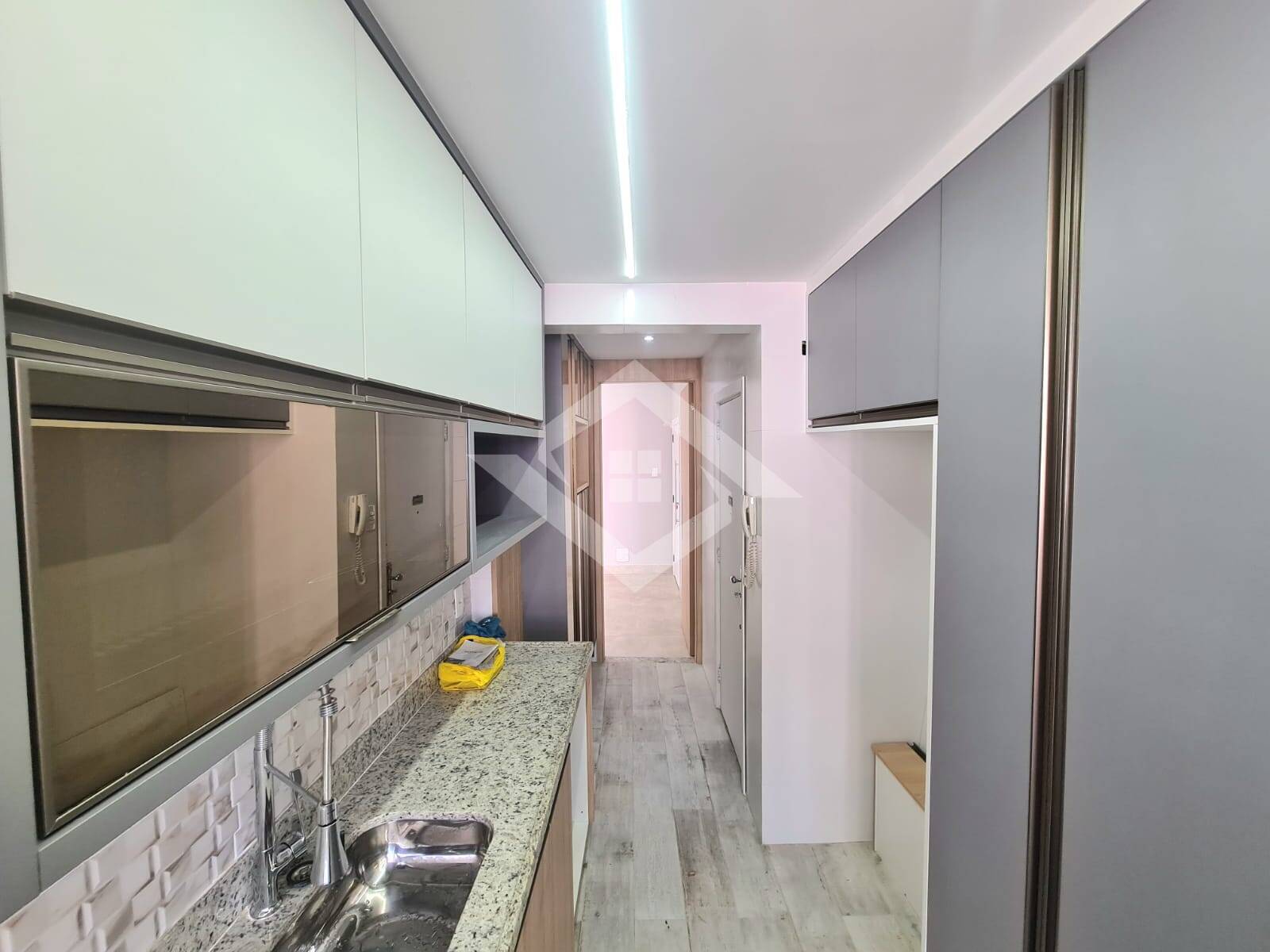 Apartamento à venda com 3 quartos, 180m² - Foto 6