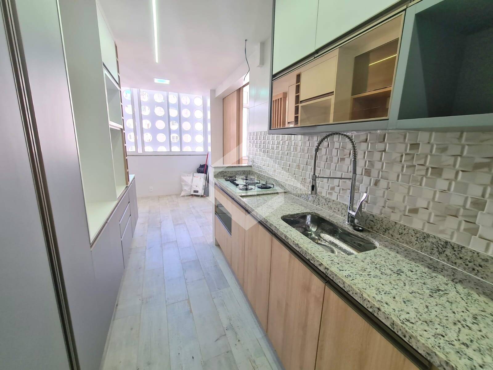 Apartamento à venda com 3 quartos, 180m² - Foto 9