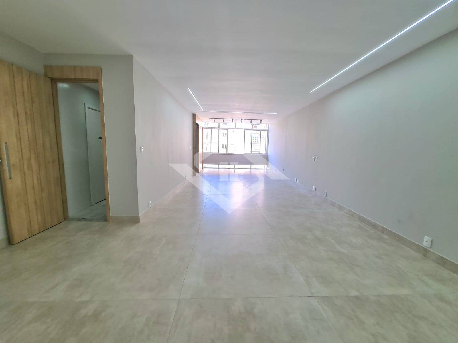 Apartamento à venda com 3 quartos, 180m² - Foto 11