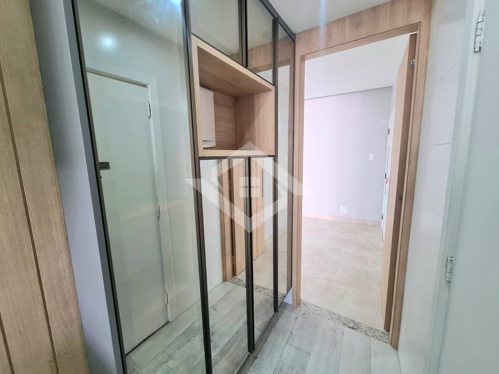 Apartamento à venda com 3 quartos, 180m² - Foto 7