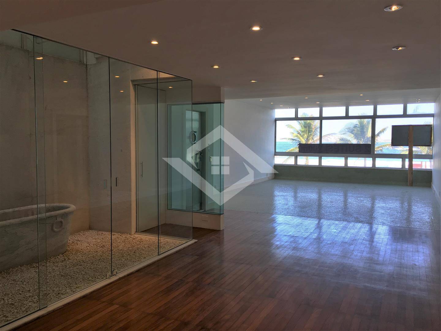 Apartamento à venda com 3 quartos, 200m² - Foto 2