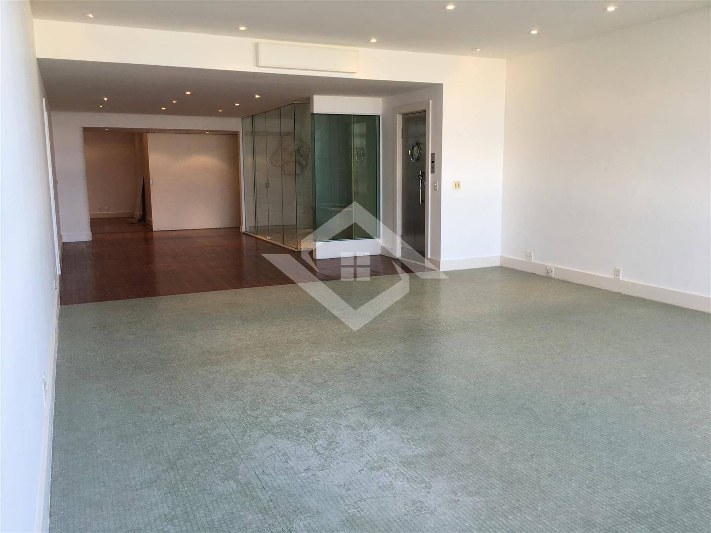 Apartamento à venda com 3 quartos, 200m² - Foto 5