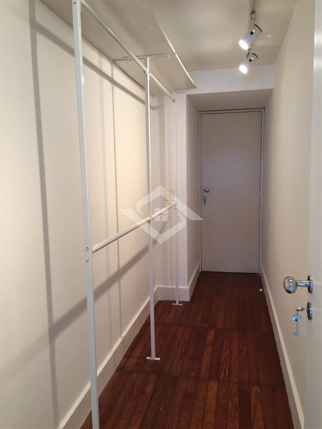 Apartamento à venda com 3 quartos, 200m² - Foto 13