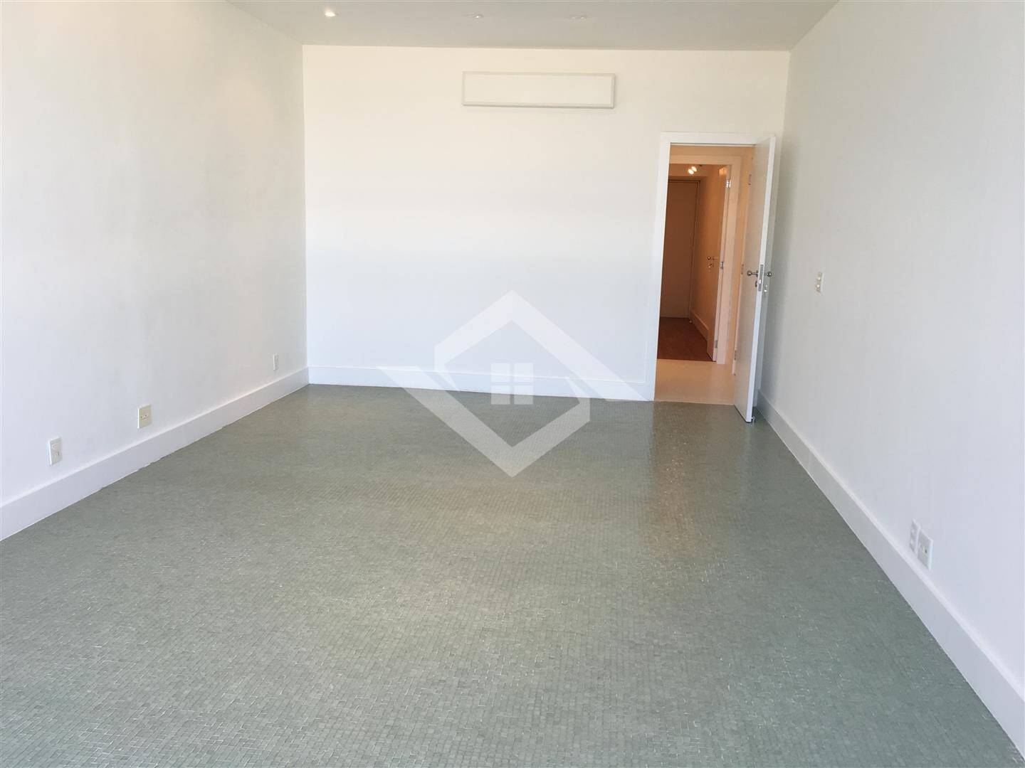 Apartamento à venda com 3 quartos, 200m² - Foto 12