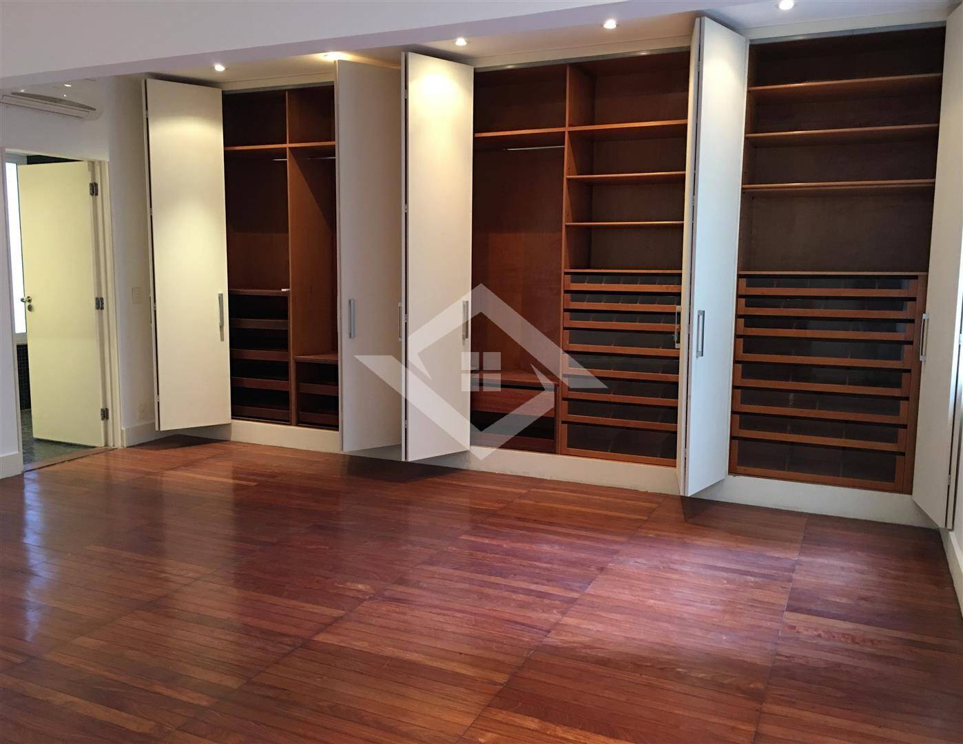 Apartamento à venda com 3 quartos, 200m² - Foto 17