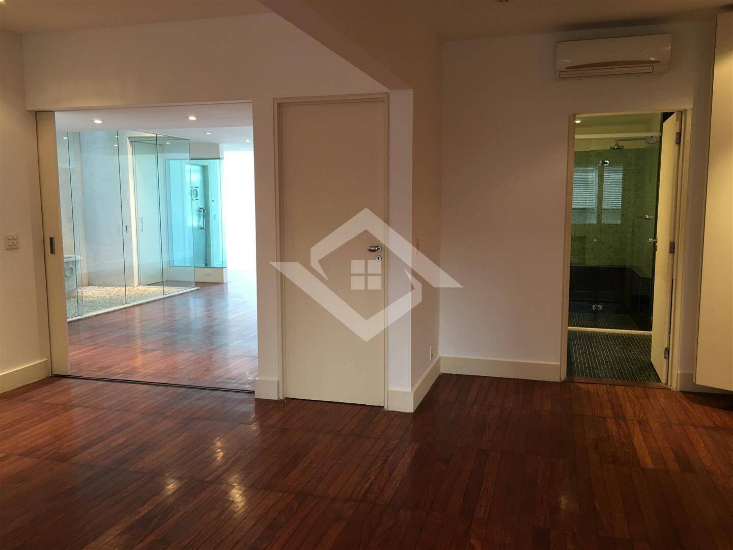 Apartamento à venda com 3 quartos, 200m² - Foto 18